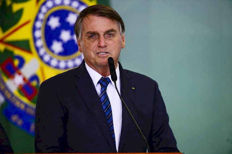 Bolsonaro diz que troca na Petrobras é natural e prega previsibilidade