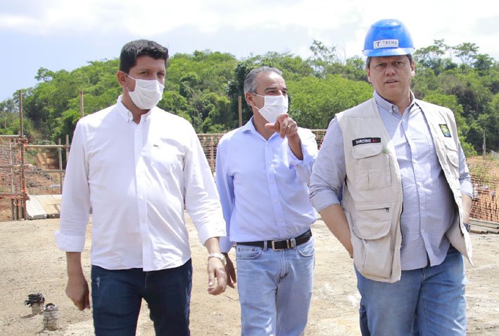 Tarcísio de Freitas reafirma ao deputado Glaustin da Fokus compromisso de recuperar 10 km da BR-158 dentro de Jataí