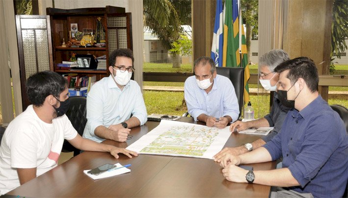 Implantação da Praça Universitária é discutida em reunião com o prefeito Humberto Machado