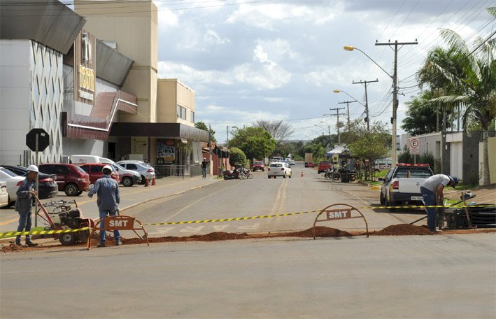 MODERNIDADE: Prefeitura inicia a instalação de totens semafóricos em Jataí