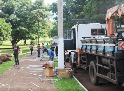 JATAÍ: PARQUE JK RECEBE ILUMINAÇÃO NATALINA