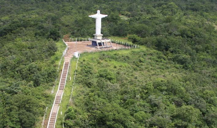 Jataí: Secretaria de obras trabalha na reforma do Cristo Redentor