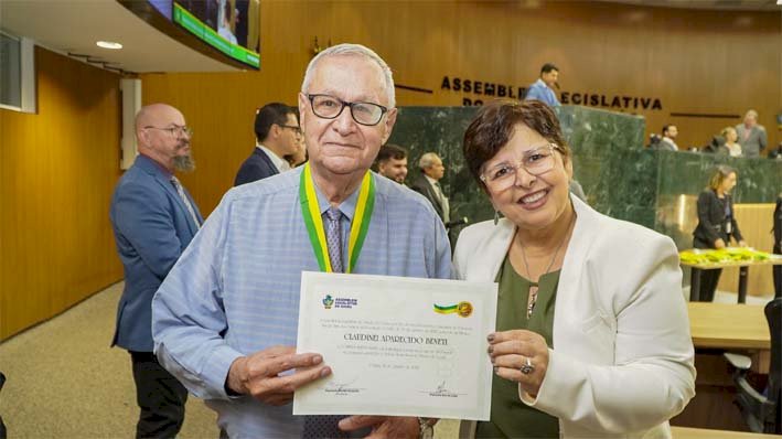 Bia de Lima homenageia pediatra Claudinei Beneti, em Sessão Solene, na Alego