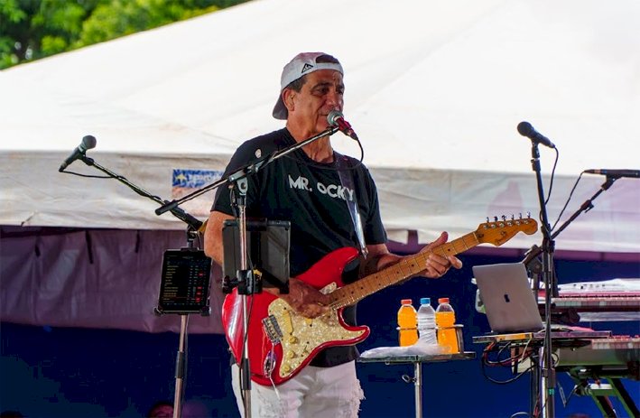 Blokinho Aê celebra 10ª edição com Durval Lelys no comando do trio elétrico